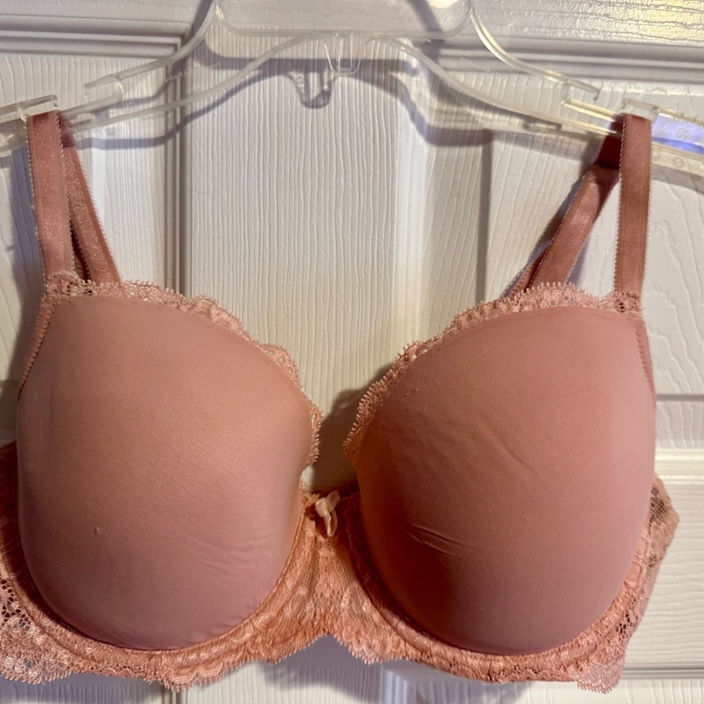Victoria’s Secret Angels Smooth & Lace Lightly Lined Classic Coverage Demi Bra